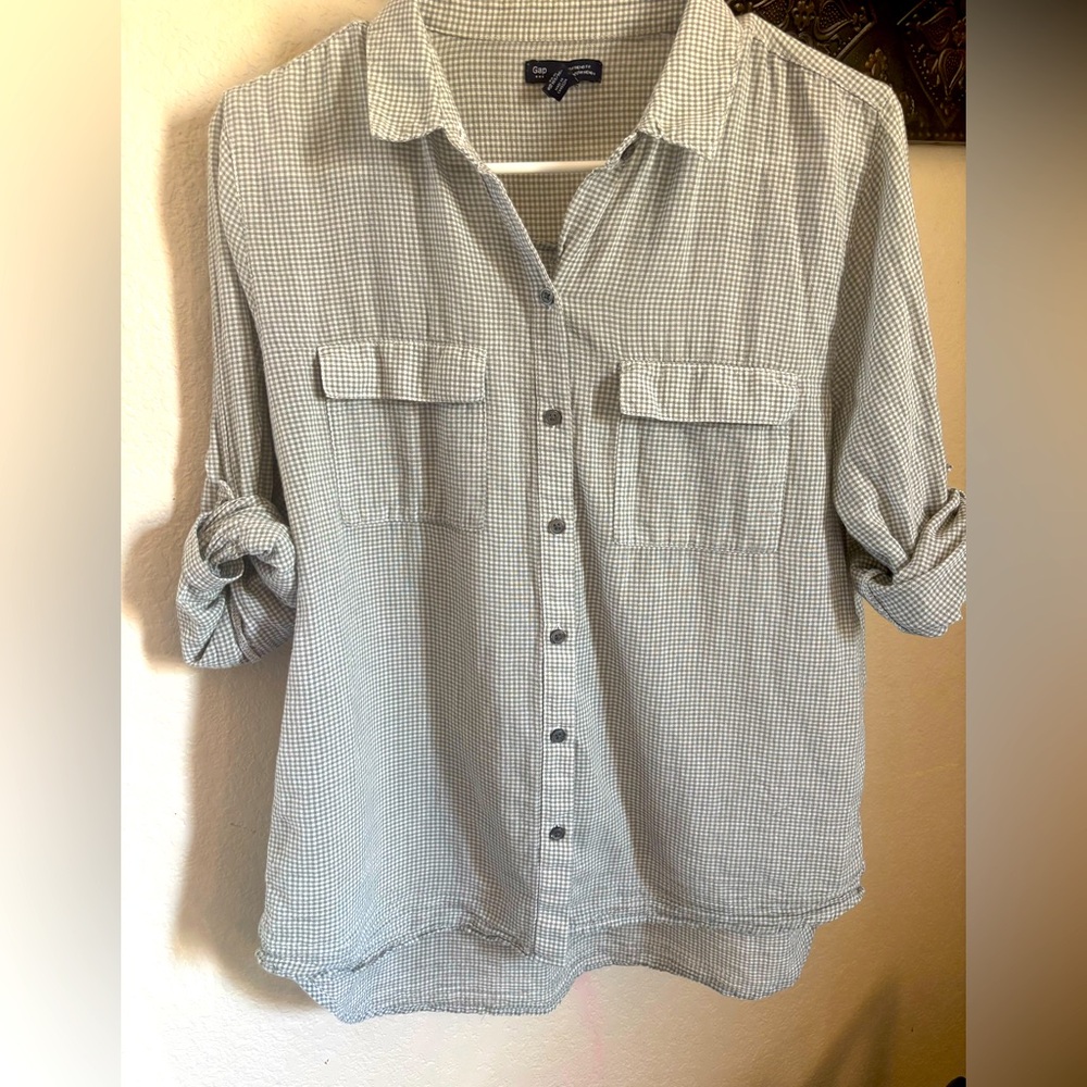 Gap Plaid Button-Up Shirt size medium 100% cotton
